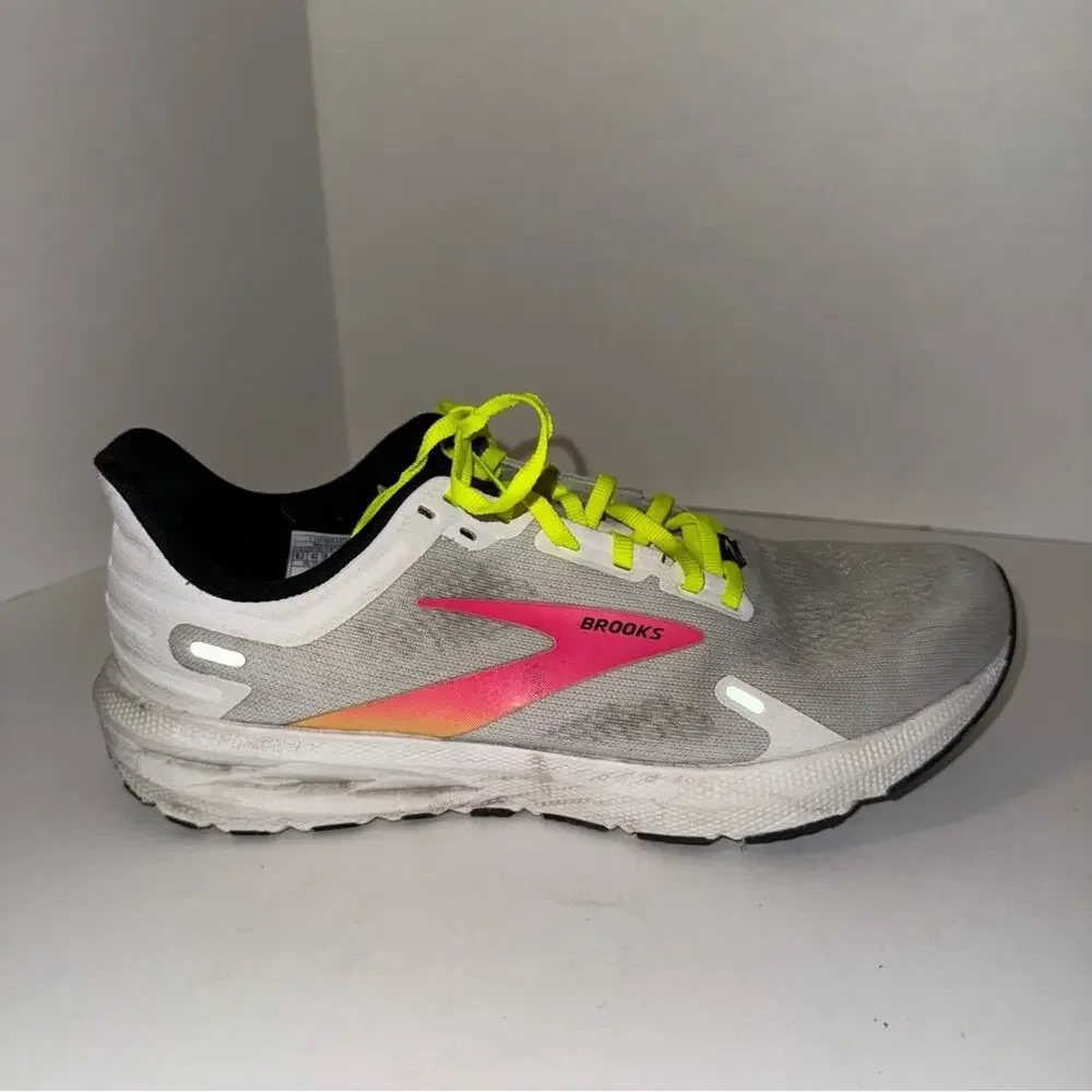 BROOKS Launch 9 running shoes in a grey, pink, and neon yellow colorway 9.5